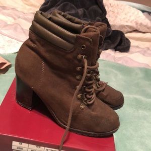 Heeled boots